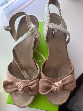 AEROSOLES Light Brown Suede Bow Slingback Sandals